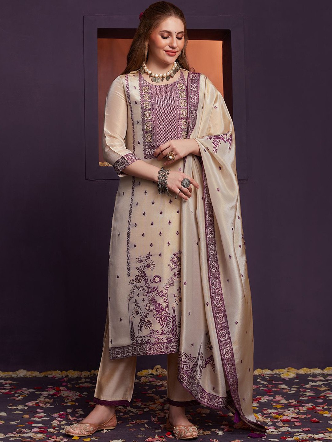 

HEEPOSH Floral Embroidered Straight Kurta with Trousers & Dupatta, Cream