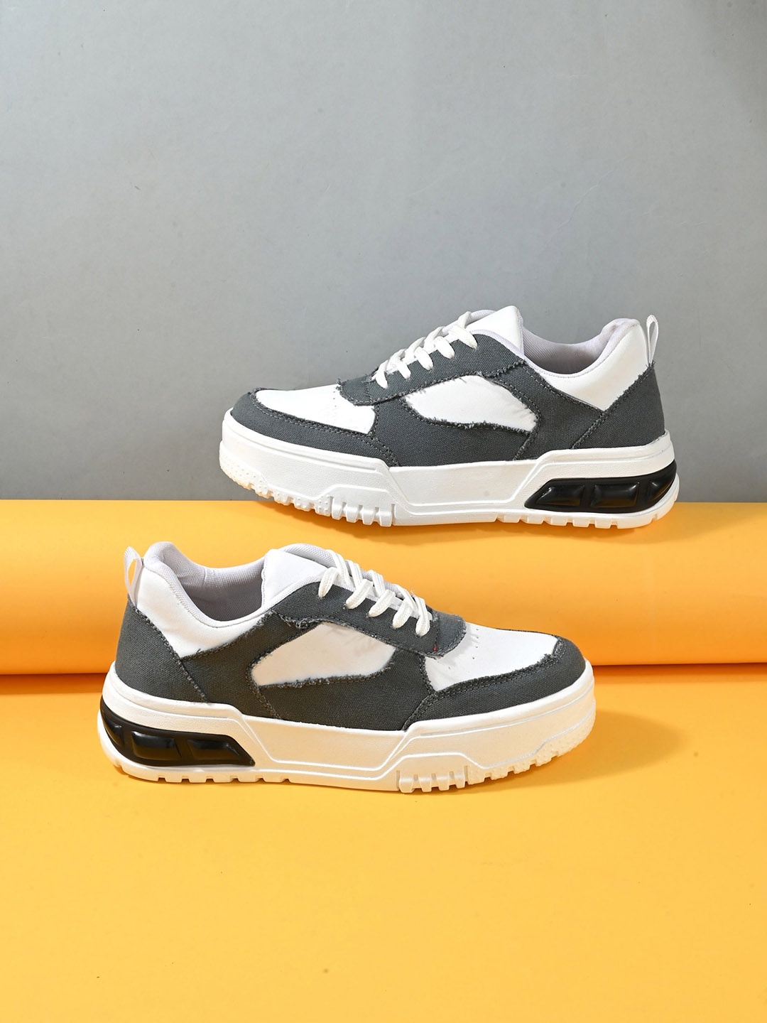 

The Roadster Lifestyle Co Women Colourblocked Casual Sneakers, Grey