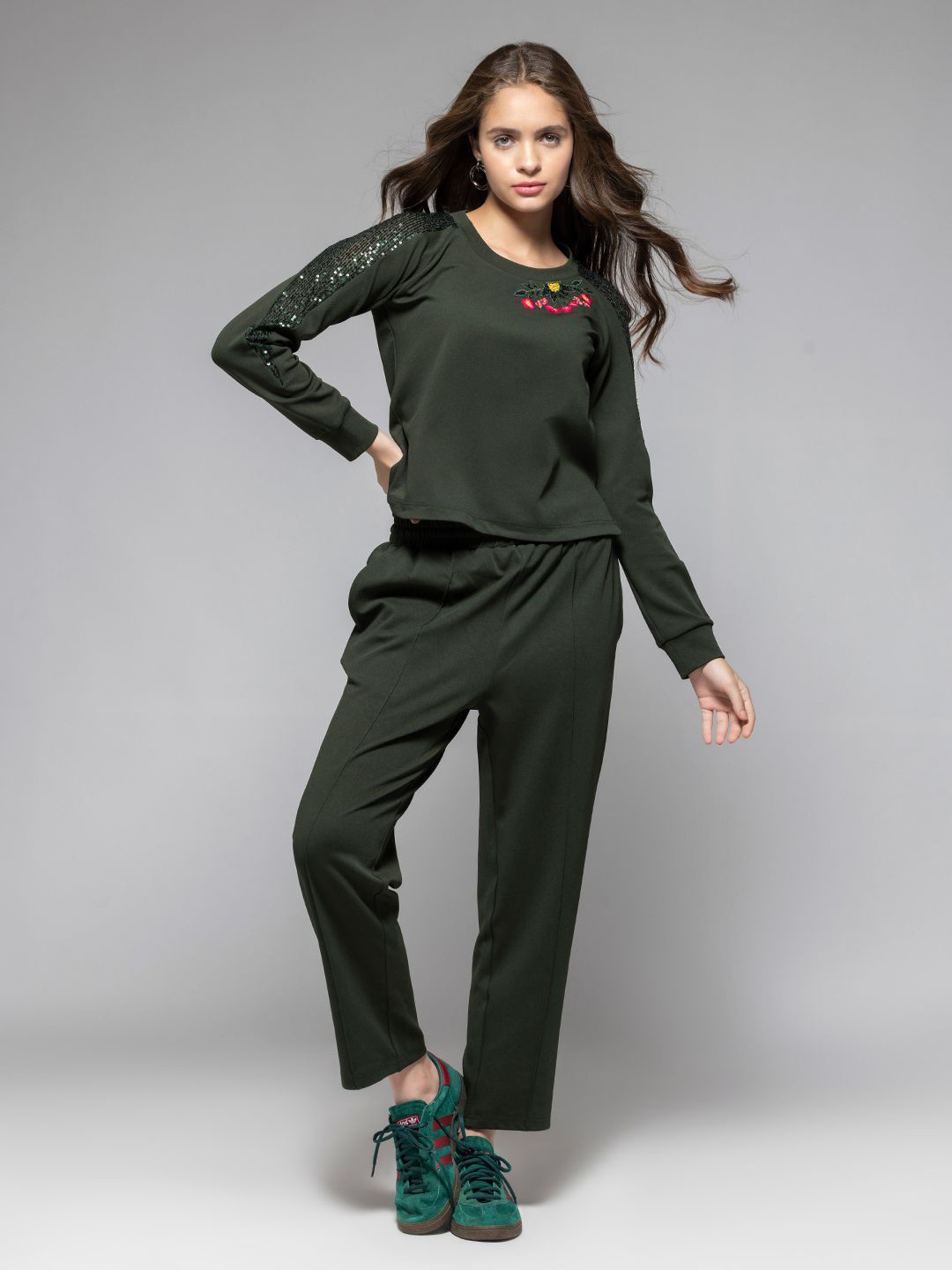 

SHAYE Embroidered Round Neck Sweatshirt With Trouser, Olive