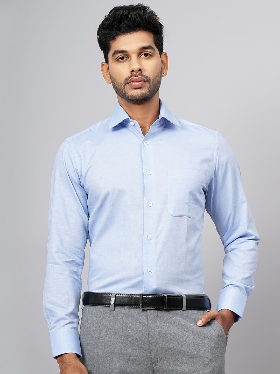 

JADE BLUE Men Cutaway Collar Solid Cotton Slim Fit Casual Shirt