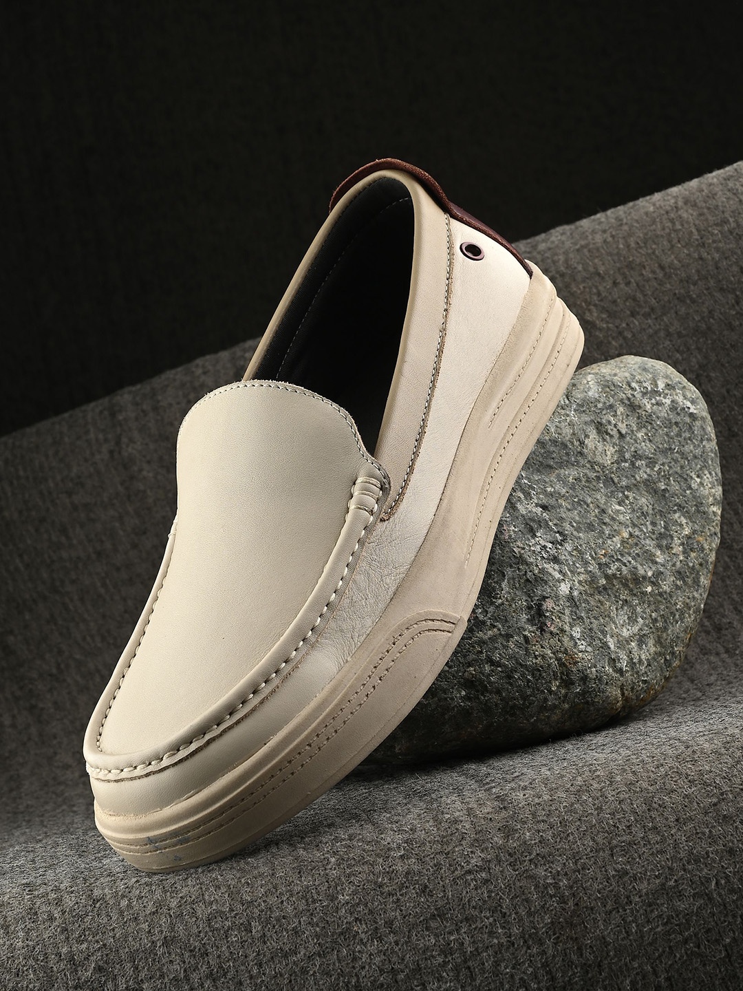 

Egoss Men Colour blocked Leather Casual Loafers, Off white