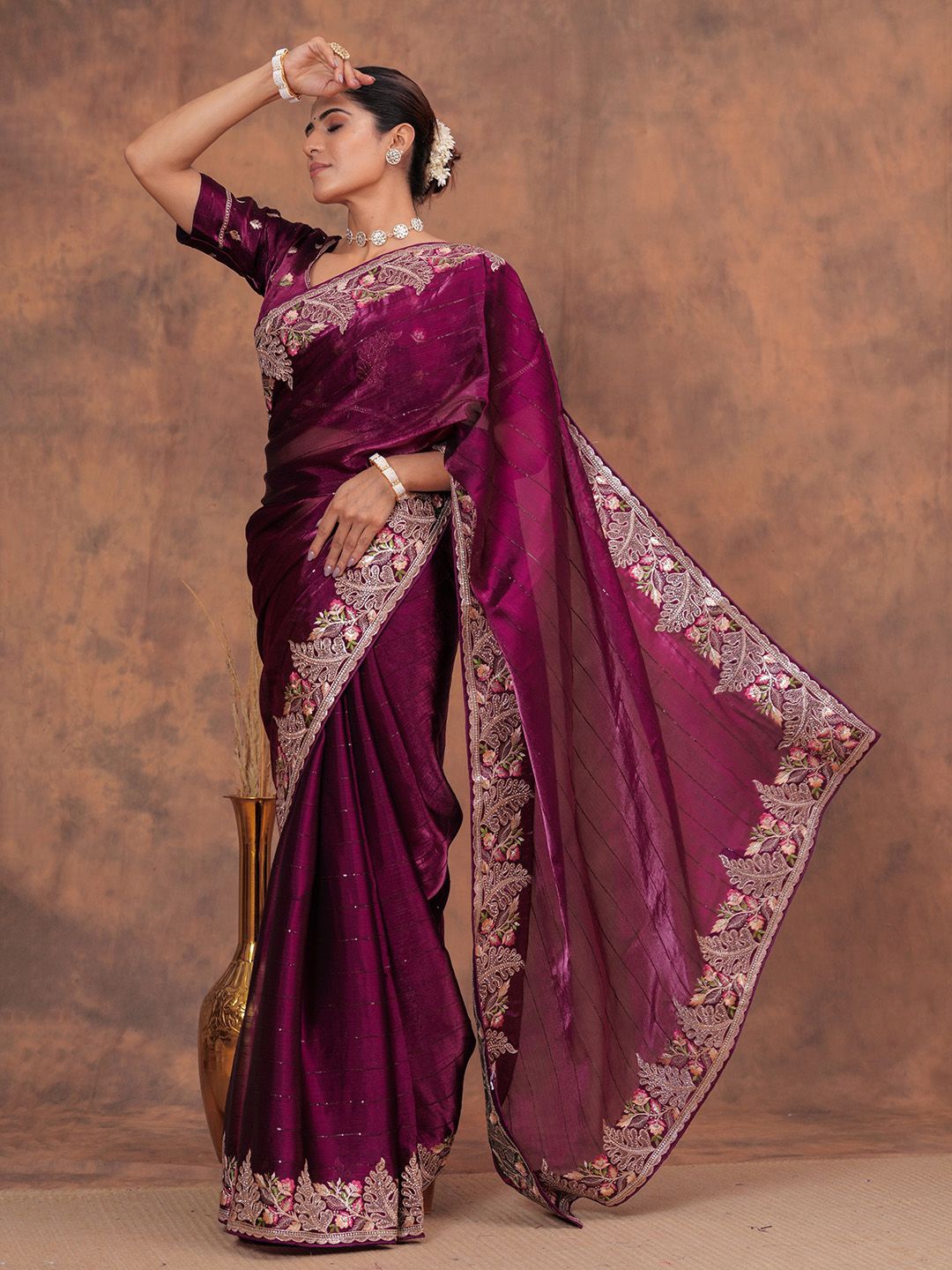 

HEARTLOOM Embroidered Saree With Blouse Piece, Purple