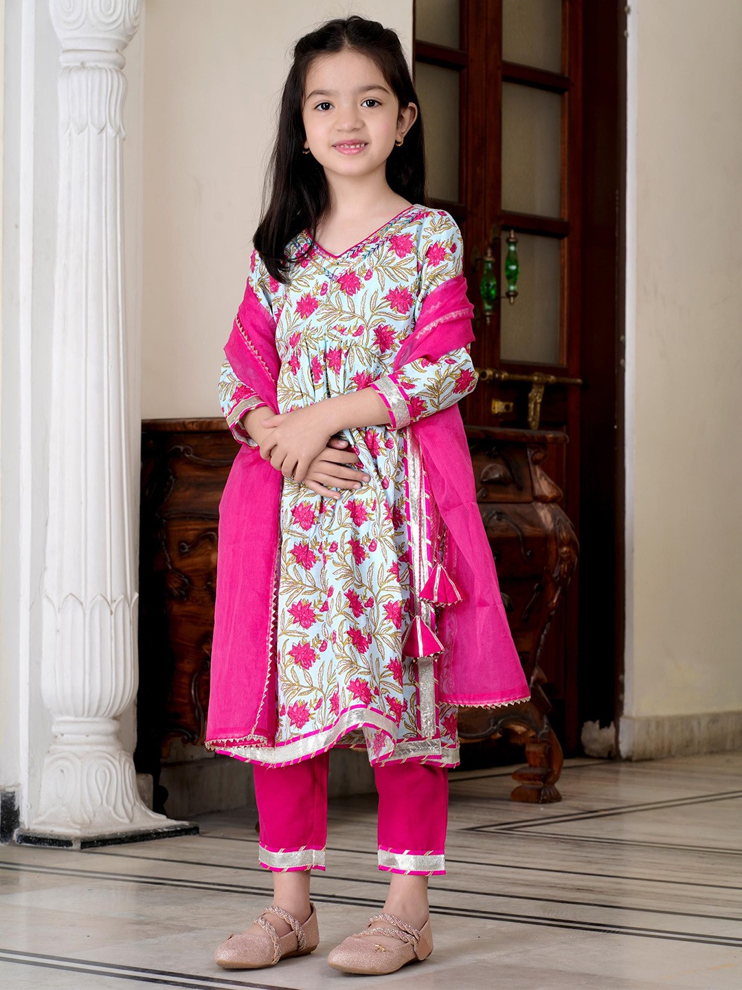 

MUM & DAUGHTER Girls Floral Printed Pure Cotton A-Line Kurta Set With Dupatta, Pink
