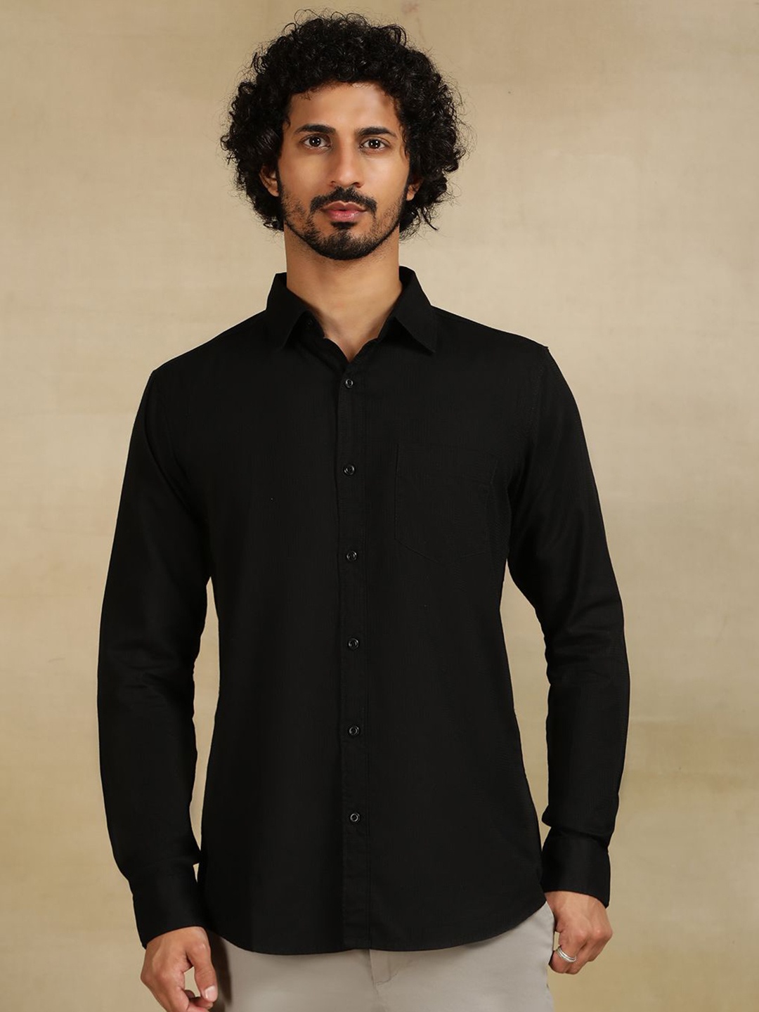 

JADE BLUE Men Cutaway Collar Solid Cotton Slim Fit Casual Shirt, Black