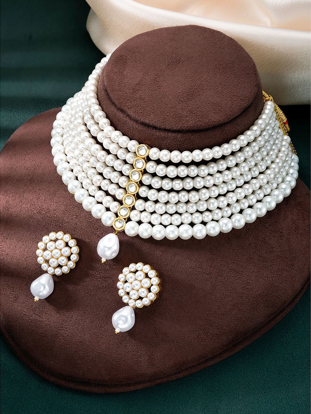 

Peora Gold-Plated Stone Studded & Beaded Jewellery Set