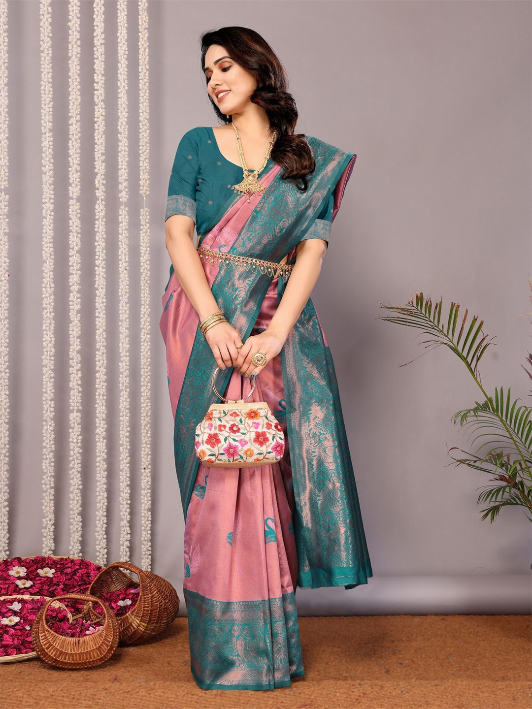 

vj fashion Woven Design Zari Saree With Blouse Piece, Pink