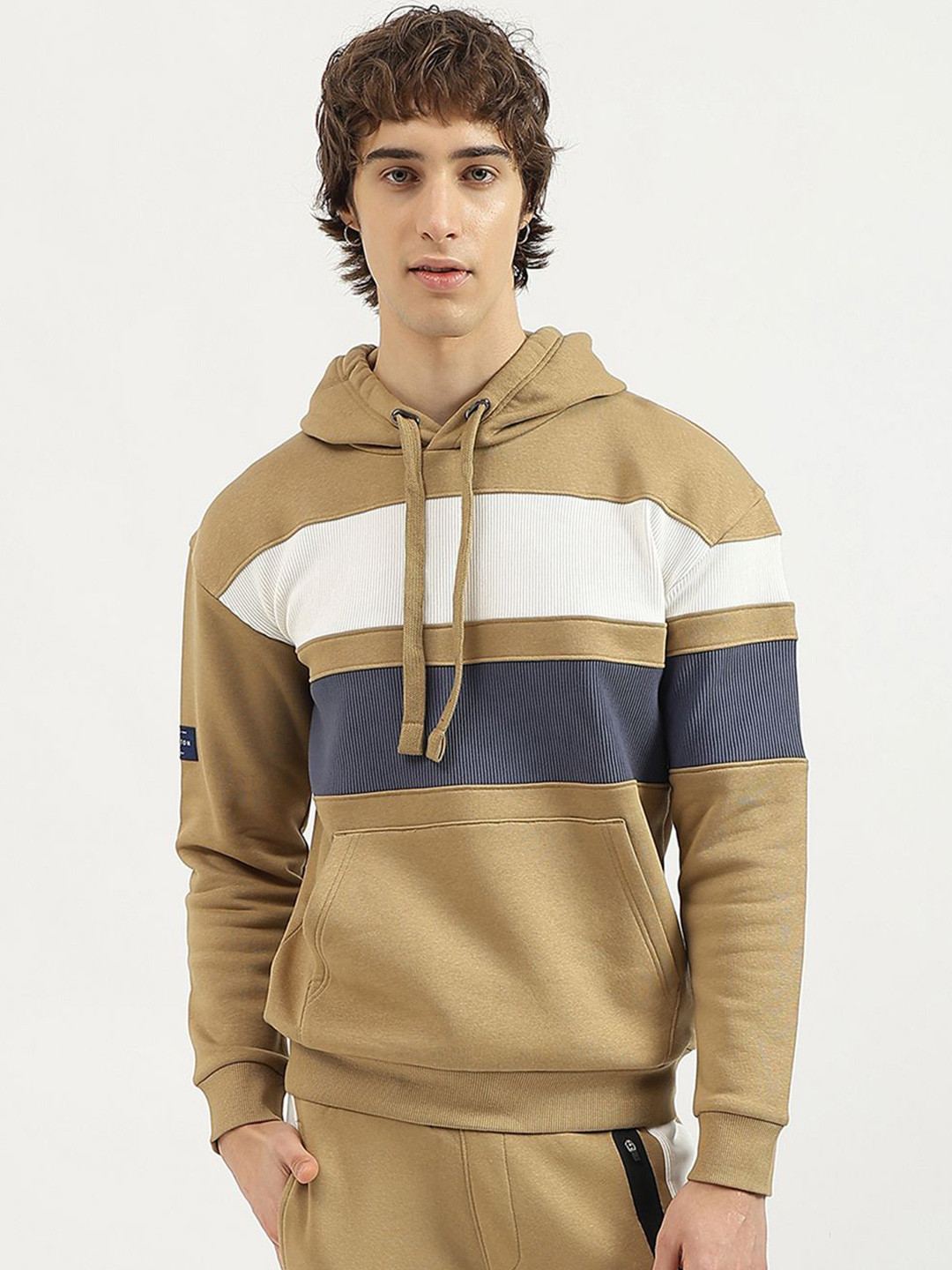 

United Colors of Benetton Men Colourblocked Sweatshirt, Beige
