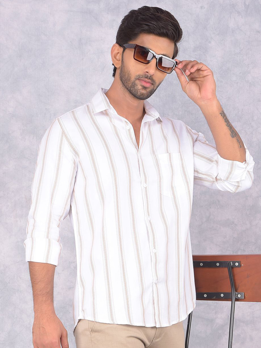 

Crimsoune Club Men Smart Spread Collar Vertical Striped Cotton Slim Fit Casual Shirt, White