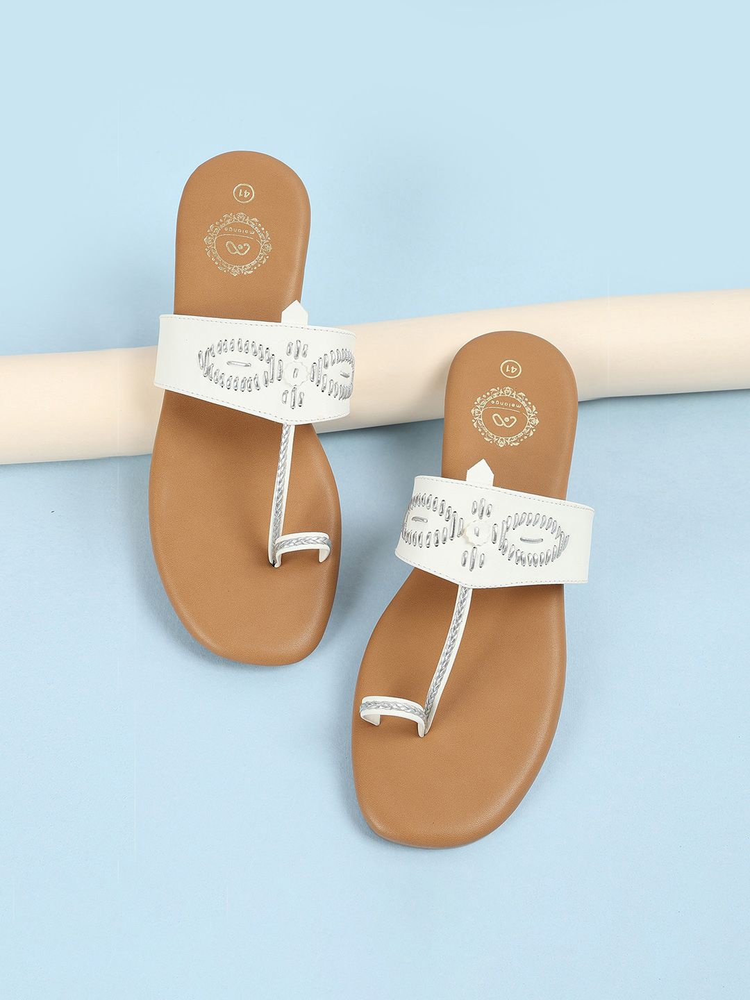 

Melange by Lifestyle Women Textured Round Toe Flats, White