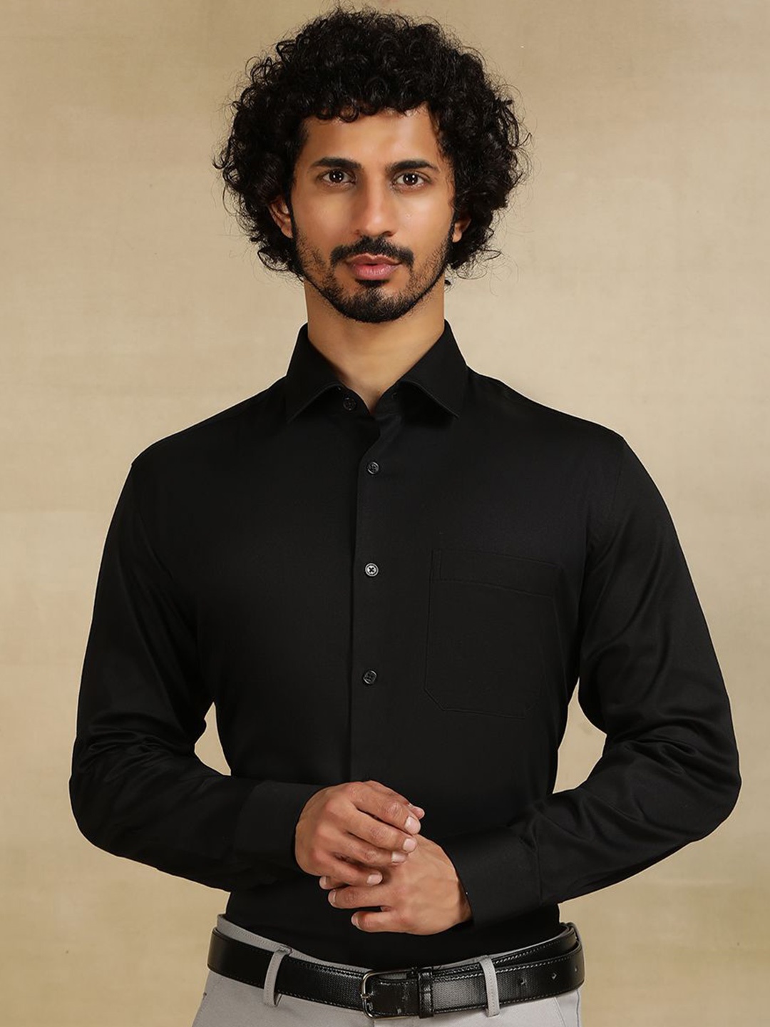 

JADE BLUE Men Cutaway Collar Solid Cotton Slim Fit Formal Shirt, Black
