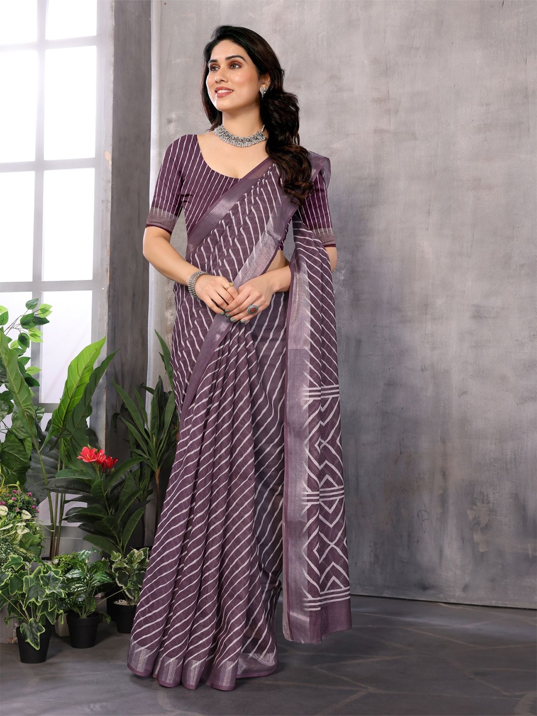 

vj fashion Leheriya Printed Zari Saree, Brown