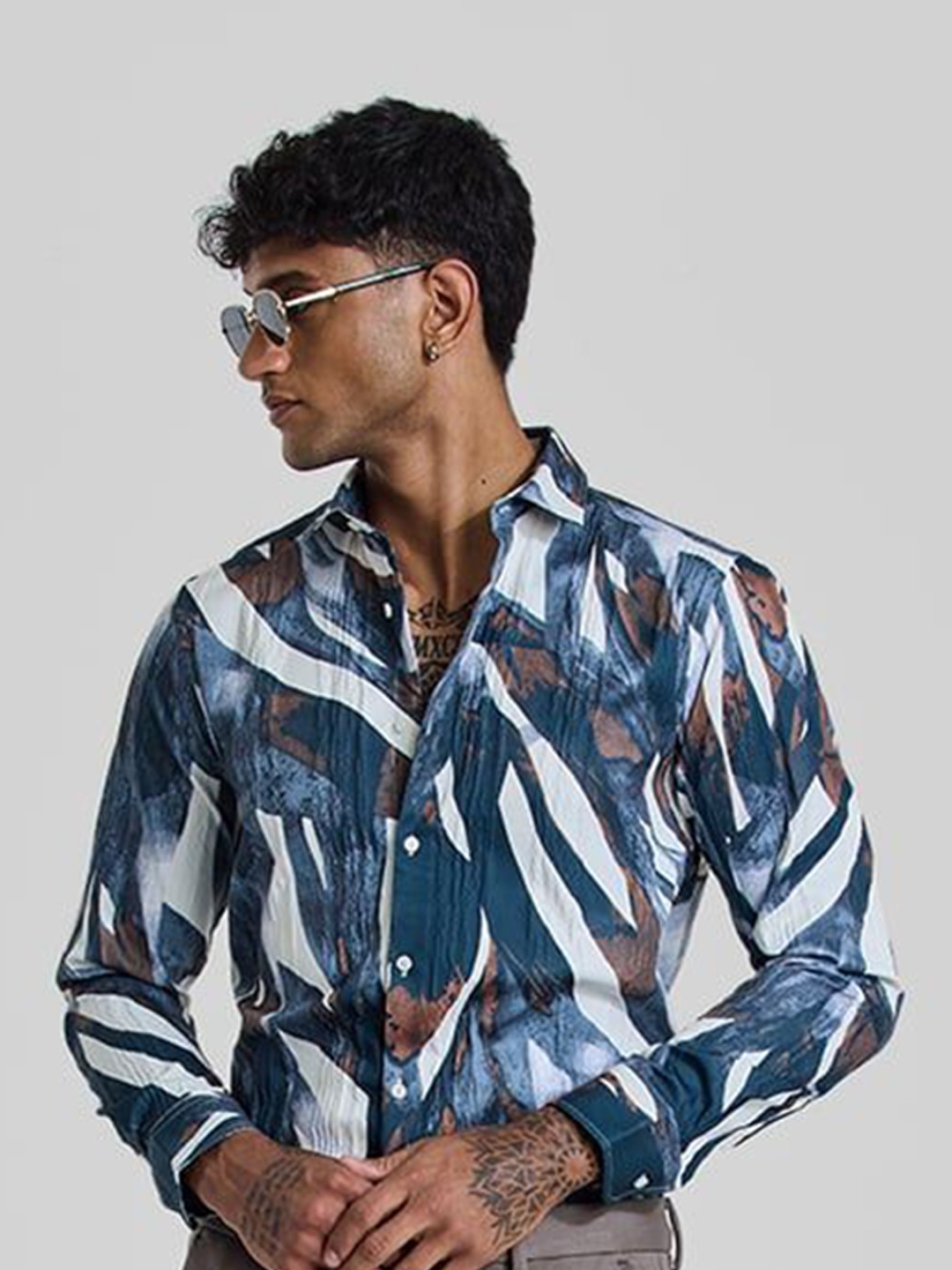 

Snitch Men Smart Spread Collar Abstract Printed Casual Shirt, Teal