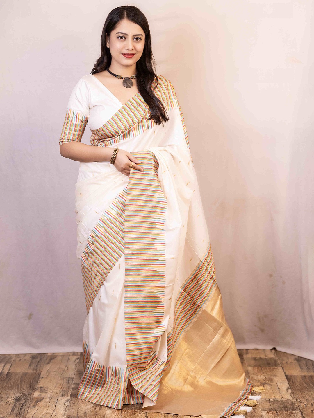 

STAVA CREATION Woven Design Banarasi Saree, White