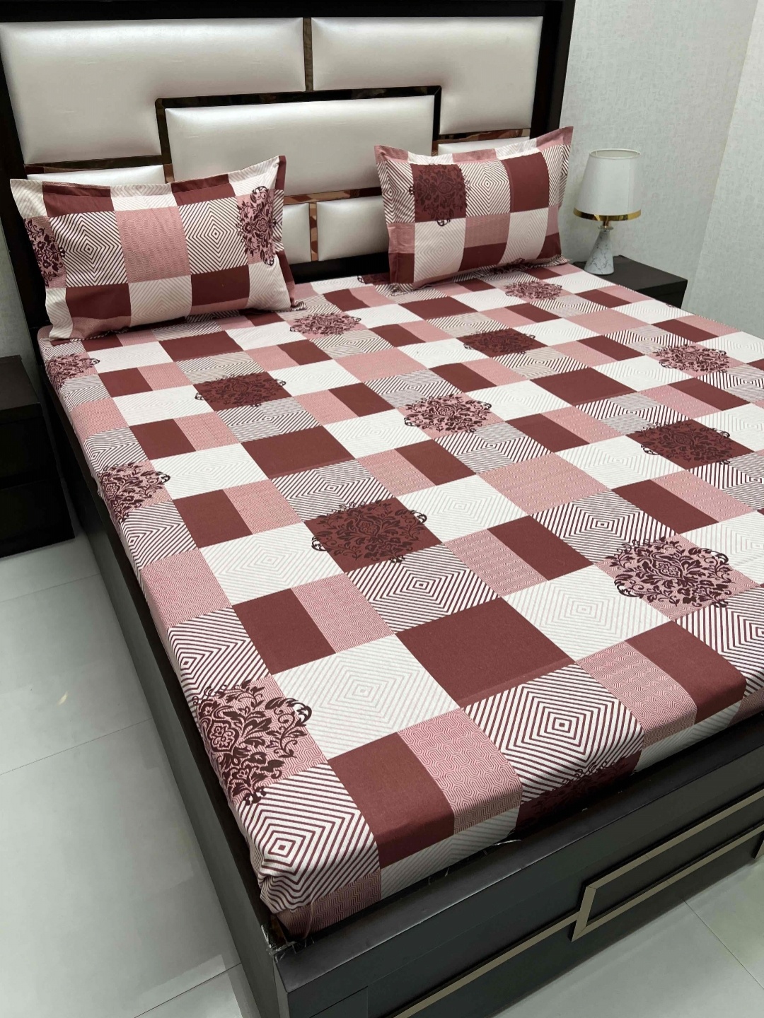 

Pure Decor Maroon & White Geometric Pure Cotton Queen Bedsheet Set 2.28 m x 2.53 m