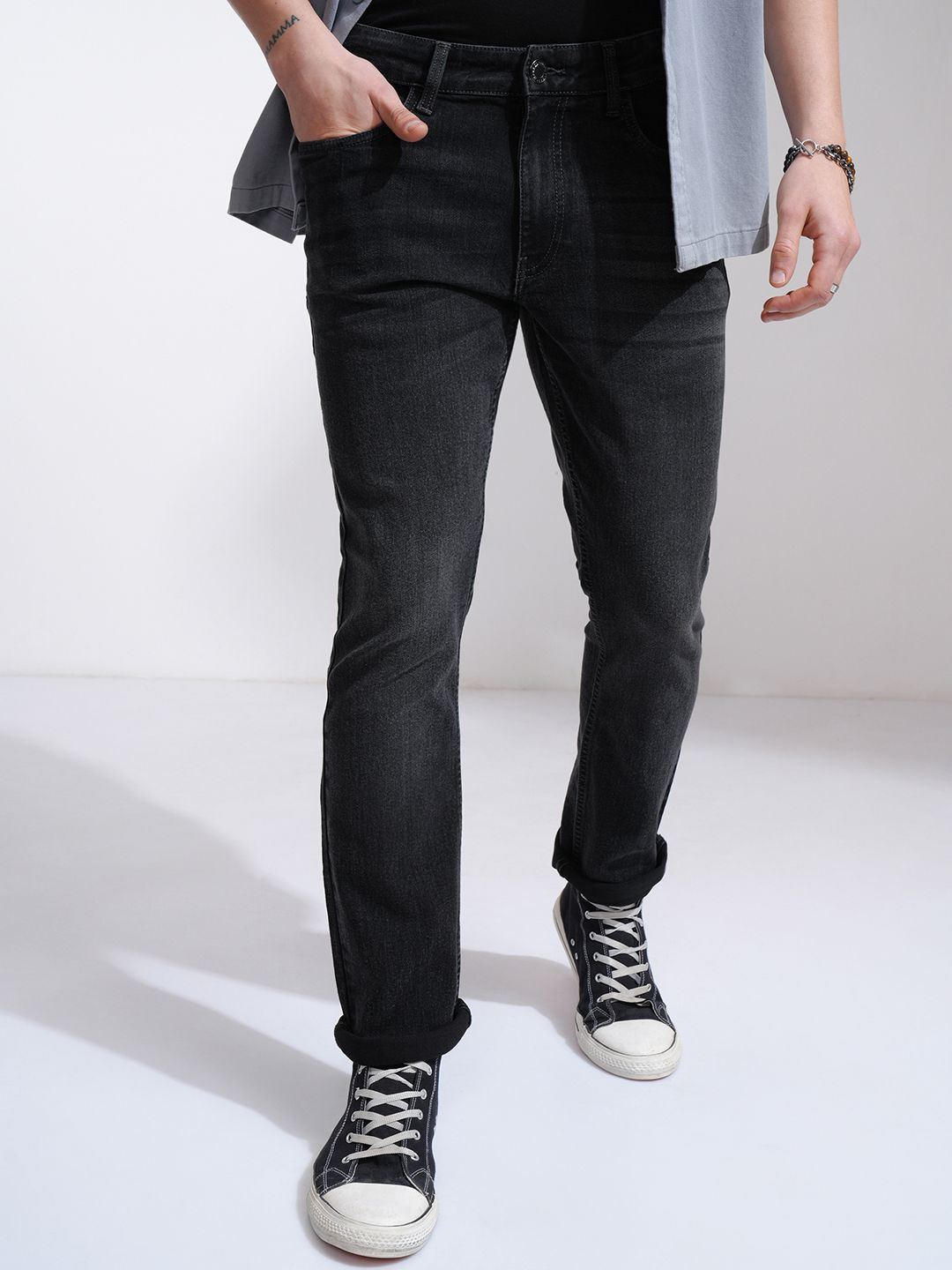 

HIGHLANDER Men Straight Fit Light Fade Cotton Jeans, Black