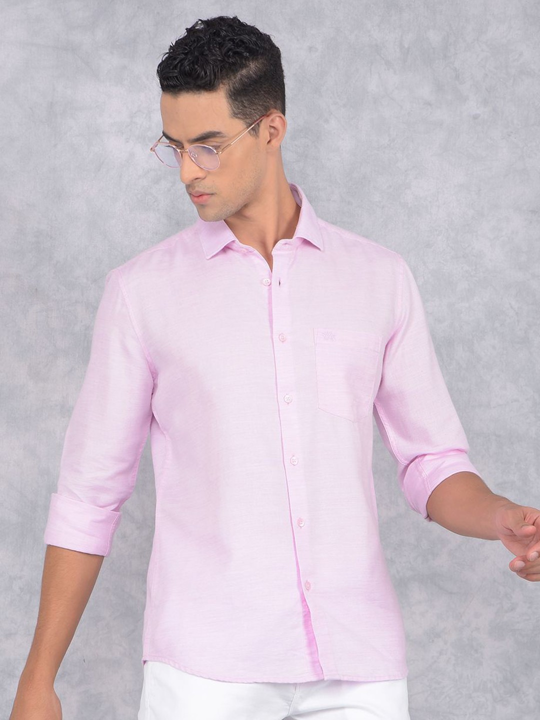 

Crimsoune Club Men Smart Spread Collar Solid Cotton Casual Shirt, Pink