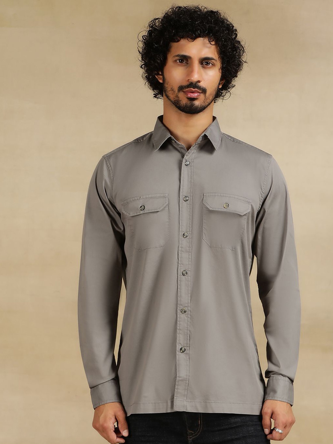 

JADE BLUE Men Cutaway Collar Solid Cotton Casual Shirt, Grey