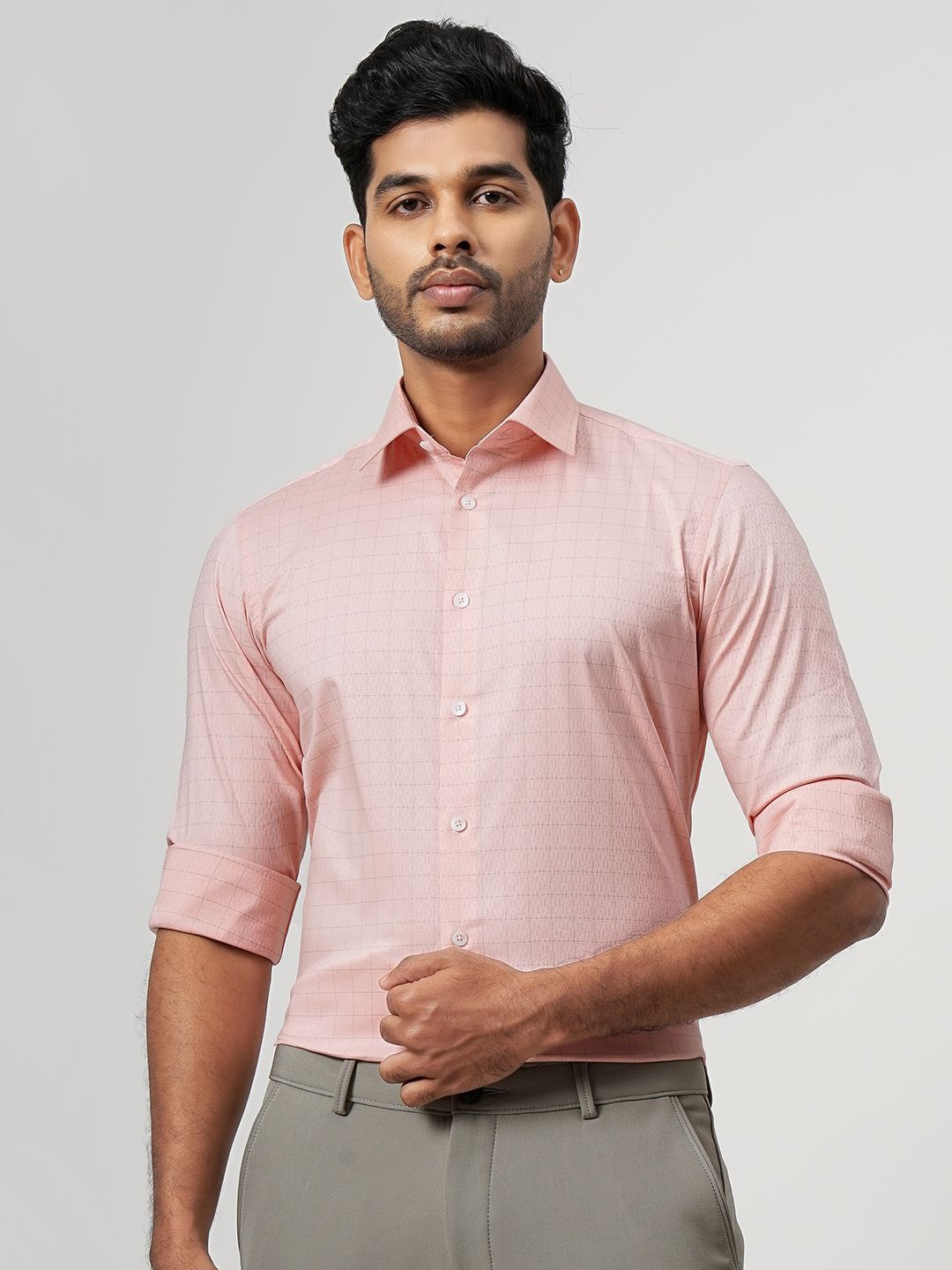 

JADE BLUE Men Cutaway Collar Grid Tattersall Checked Cotton Slim Fit Casual Shirt, Pink