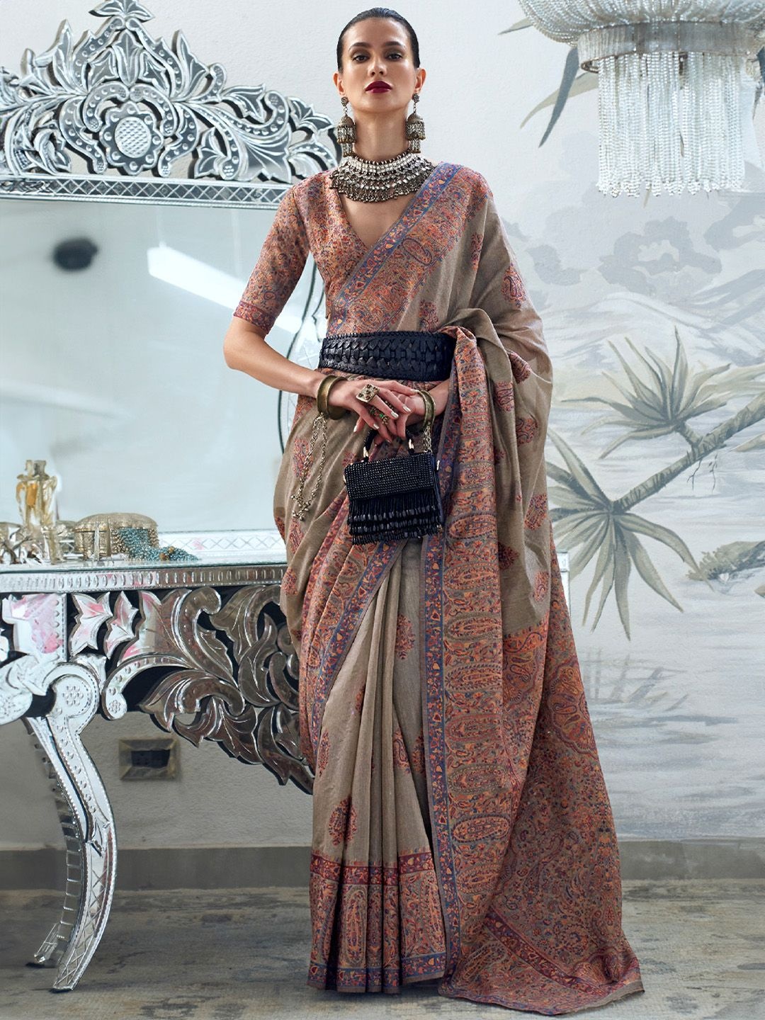 

Ishin Women Kashmiri Silk Saree With Blouse Piece, Grey