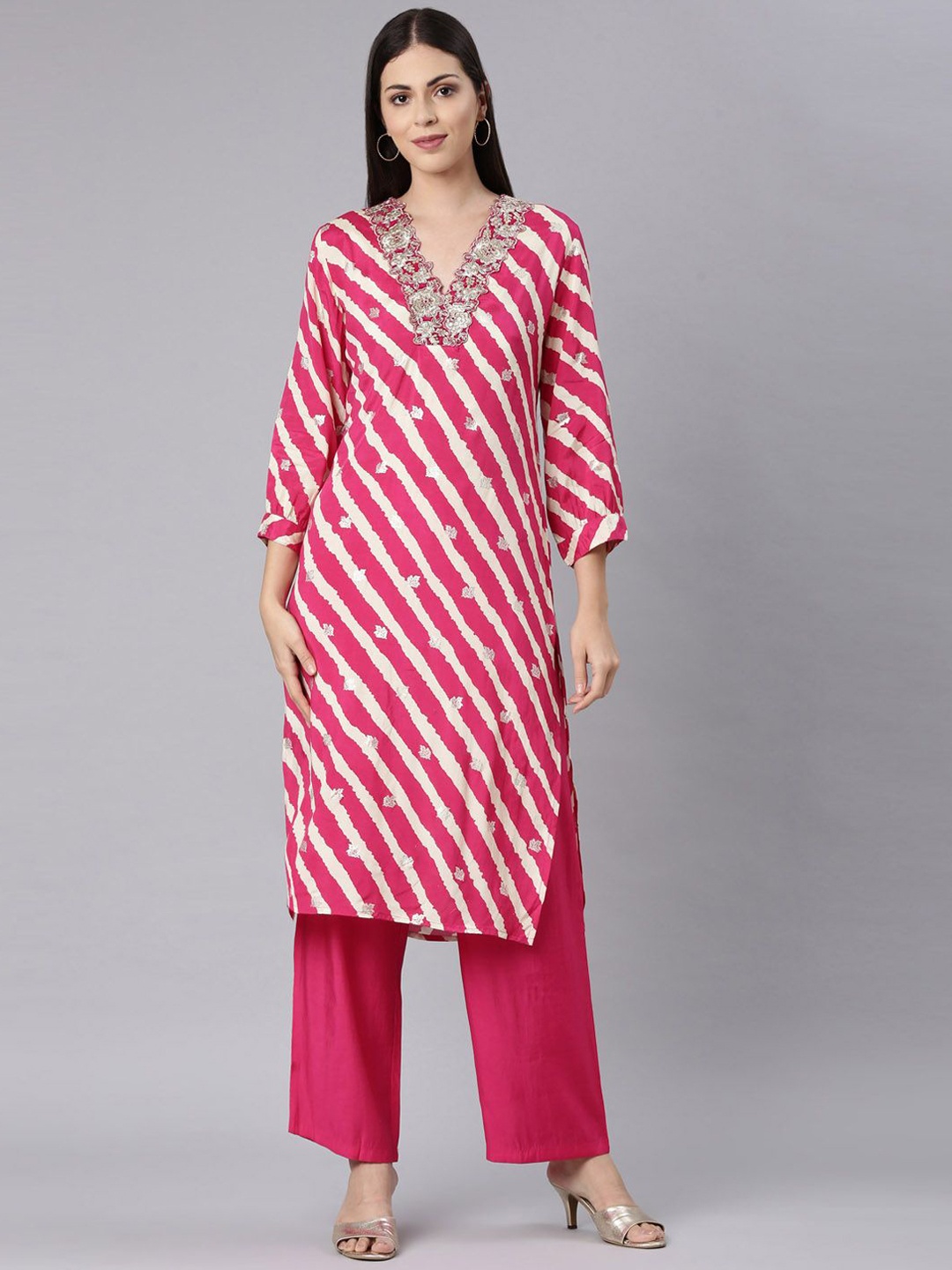 

Neerus Leheriya Printed Gotta Patti V Neck Straight Kurta with Trousers, Pink