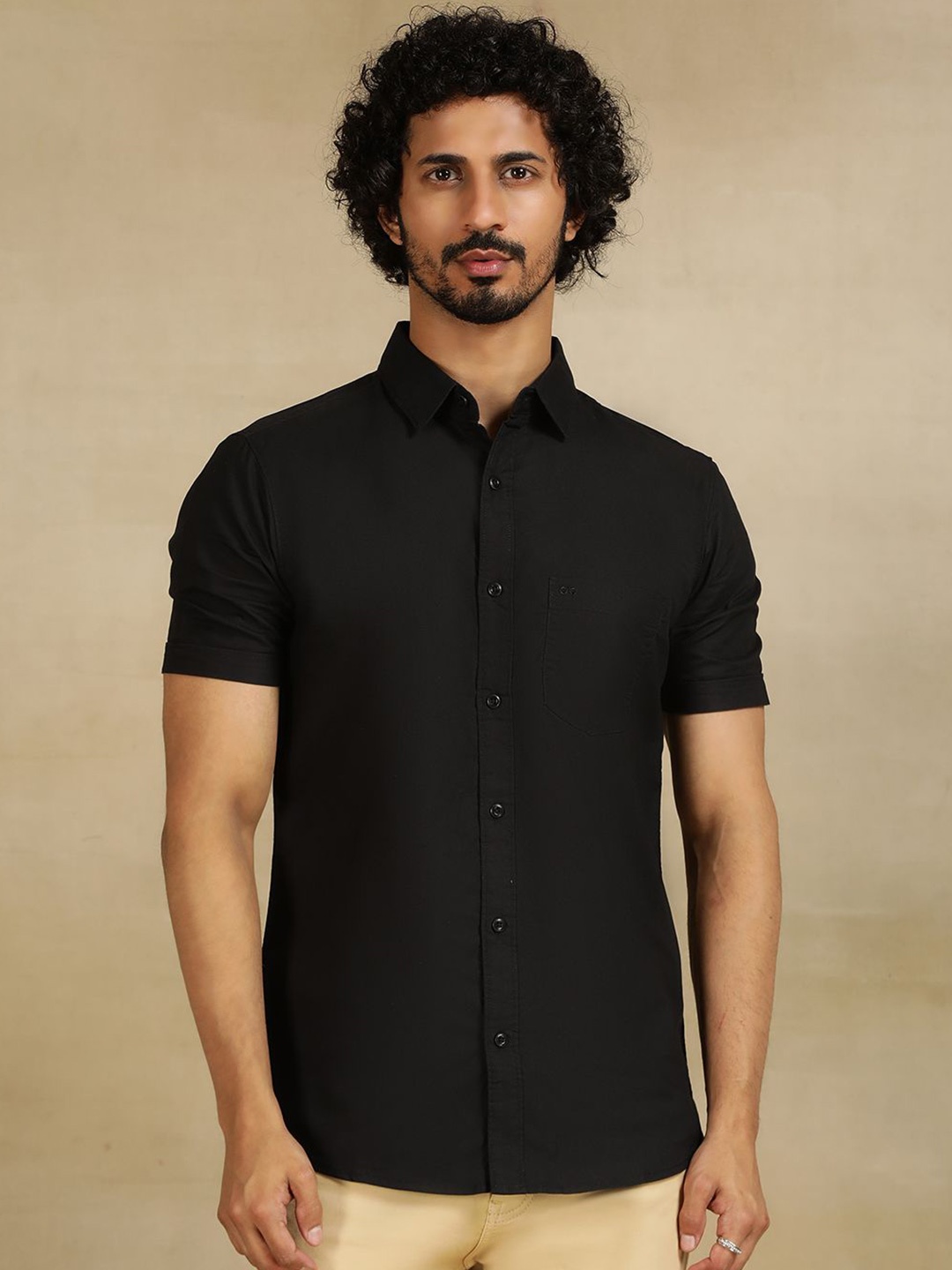 

JADE BLUE Men Cutaway Collar Solid Cotton Slim Fit Casual Shirt, Black