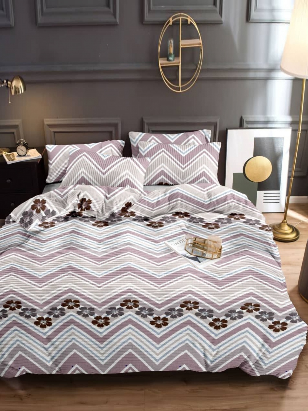 

MORADO White & Purple Geometric 260 TC Queen Bedsheet with 2 Pillow Covers