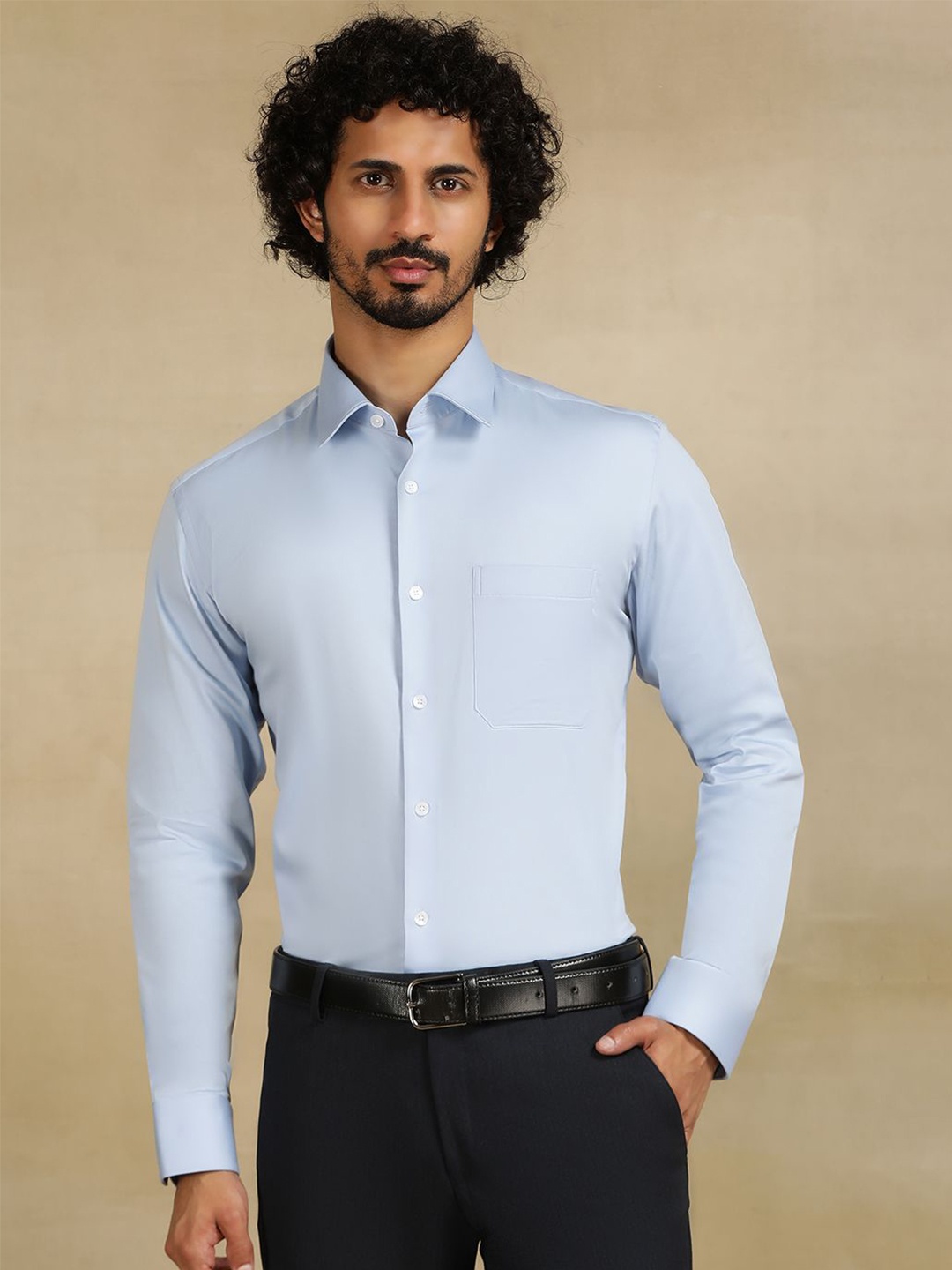 

JADE BLUE Men Cutaway Collar Solid Cotton Slim Fit Formal Shirt