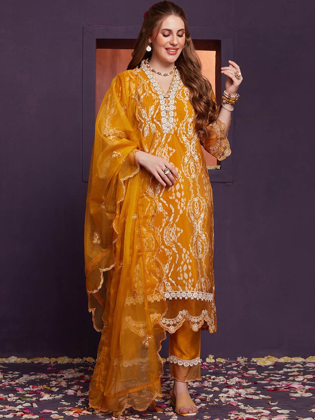 

HEEPOSH Printed Thread Work Straight Kurta With Trousers & Dupatta, Yellow