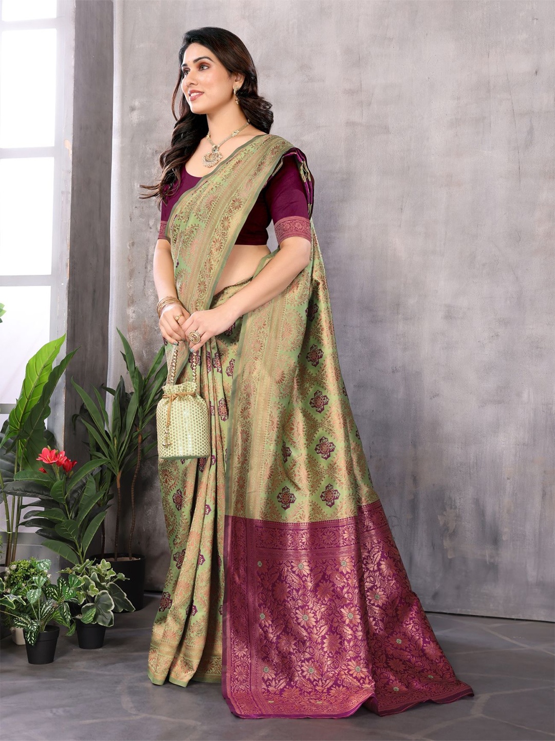 

vj fashion Woven Design Zari Banarasi Saree, Green