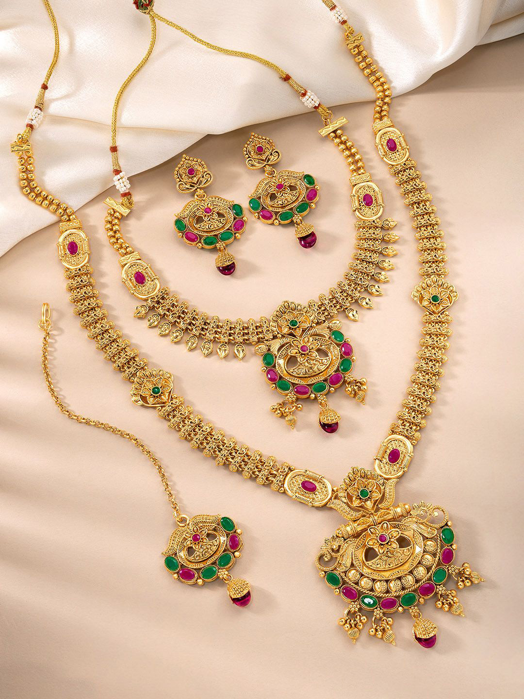 

Peora Gold-Plated Stone-Studded & Beaded Jewellery Set