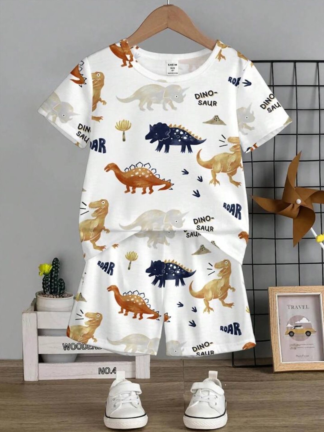 

Thiya Boys Printed T-shirt with Shorts Clothing Set, Off white