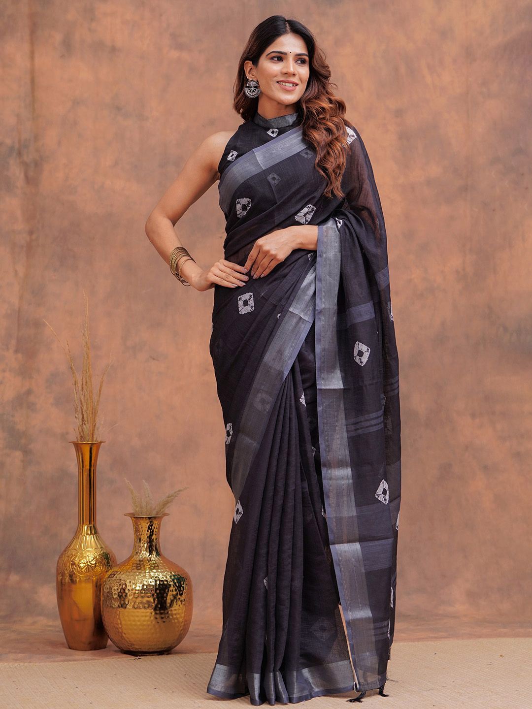 

HEARTLOOM Zari Bandhani Saree, Black