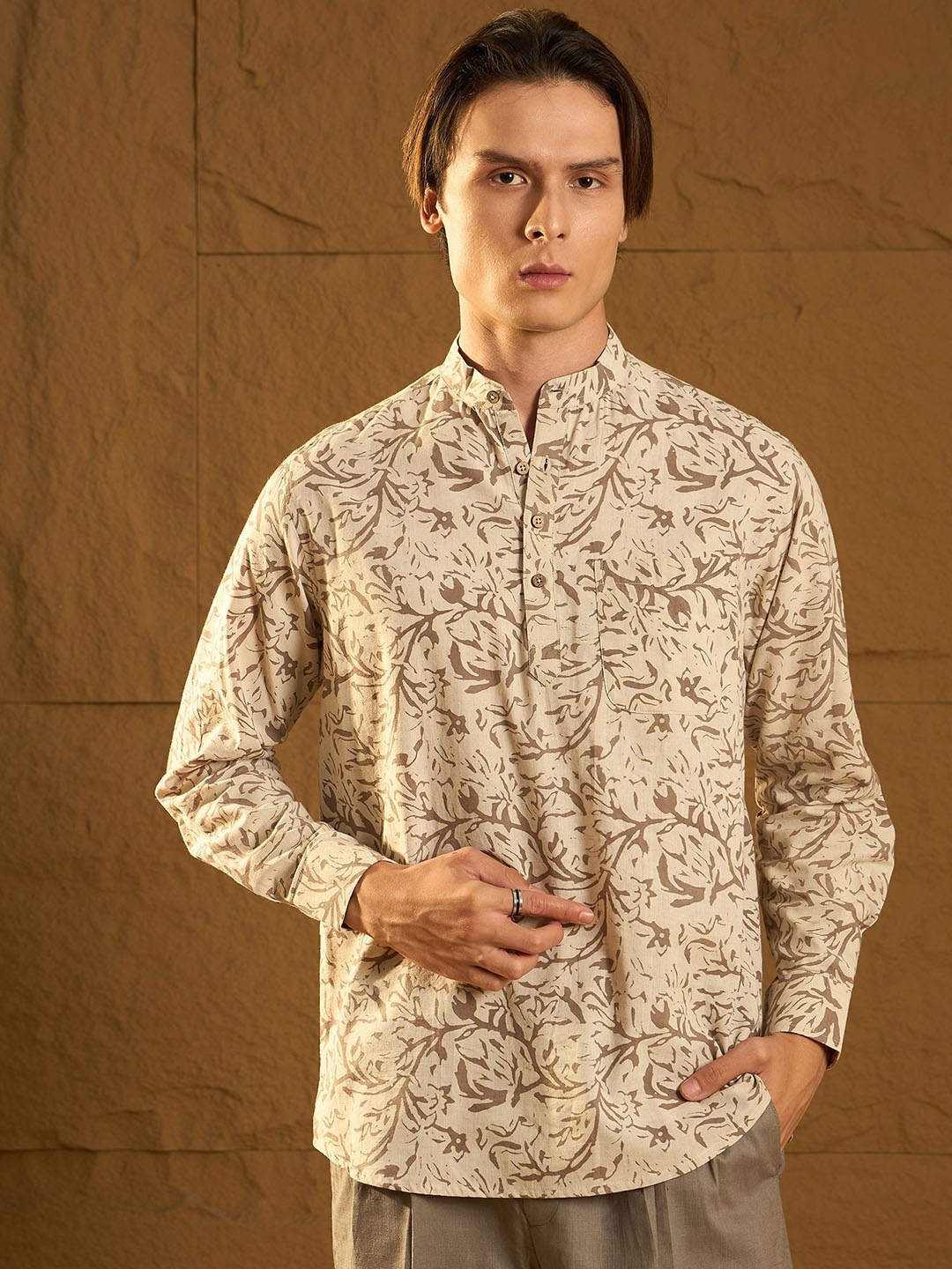 

DENNISON Men Pure Cotton Floral Printed Short Casual Kurta, Cream