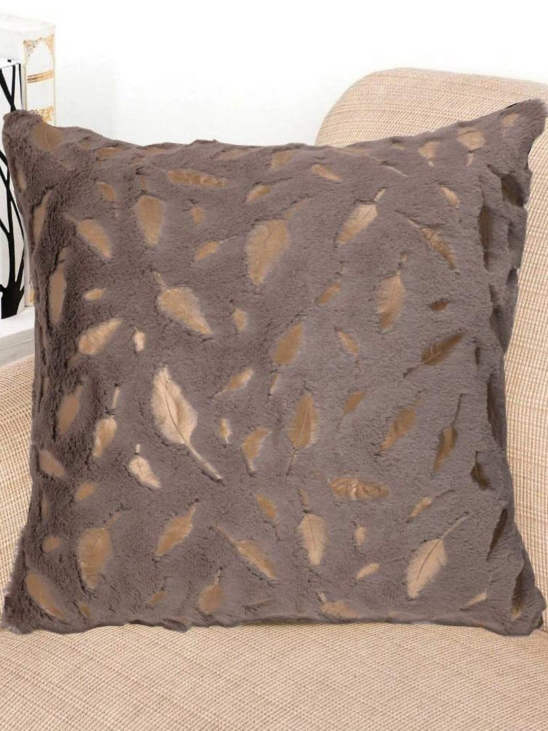 

TANLOOMS Brown & Gold-Toned Velvet Square Cushion Covers