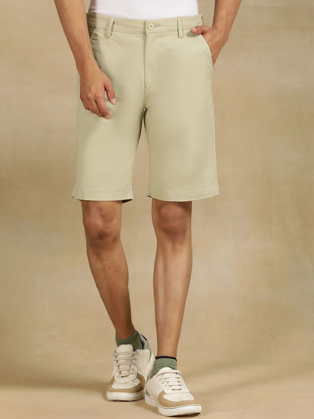 

JADE BLUE Men Slim Fit Regular Shorts, Green