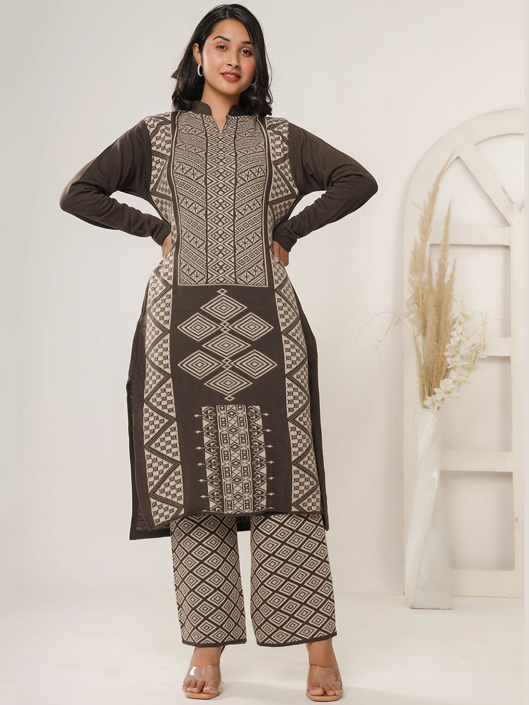 

VASVI Women Printed Regular Pure Wool Kurta with Palazzos, Black