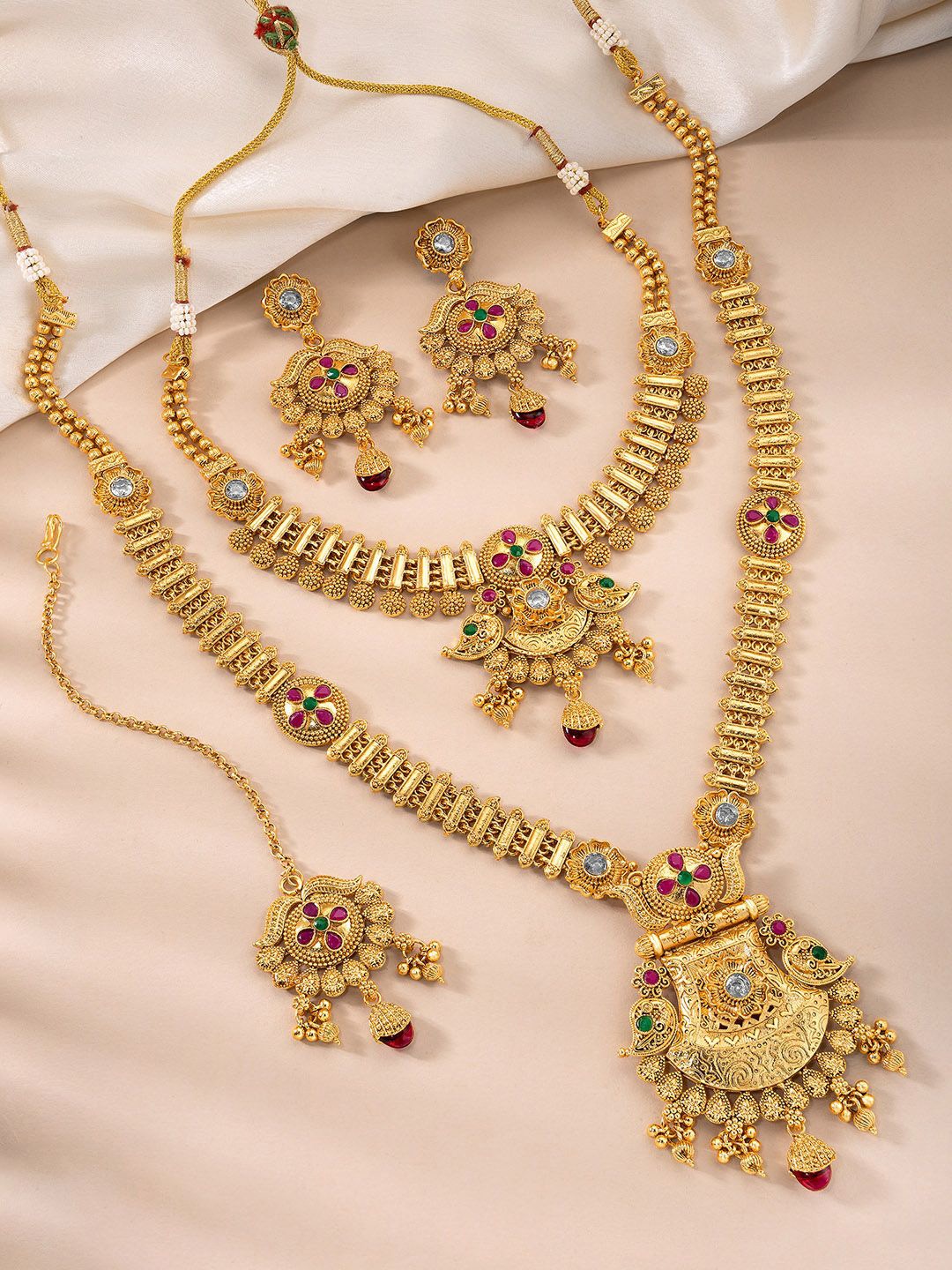 

Peora Gold-Plated Stone-Studded & Beaded Jewellery Set
