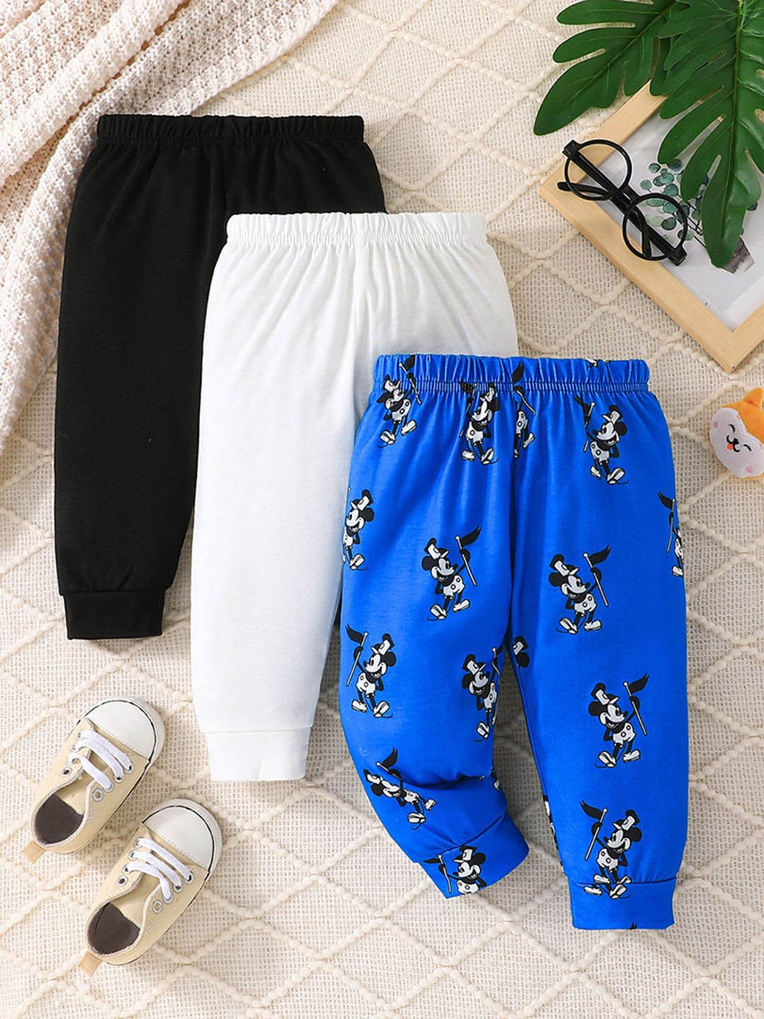 

INCLUD Girls Pack Of 3 Regular Fit Winterwear Printed Mid Rise Joggers, White