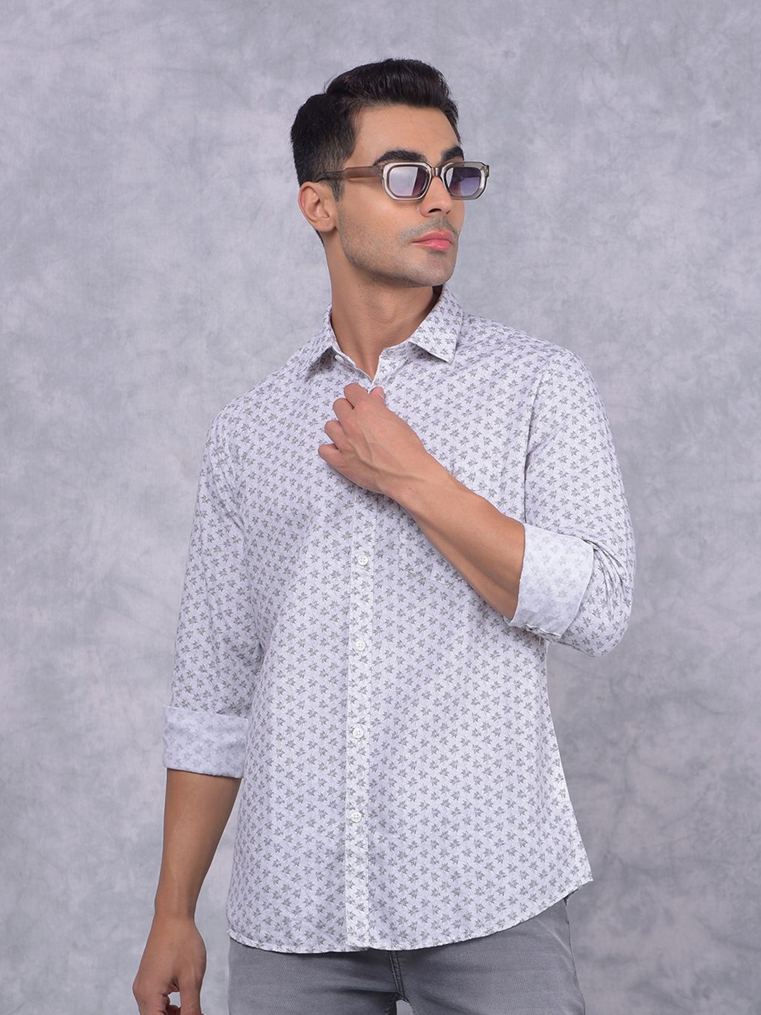 

Crimsoune Club Men Smart Spread Collar Floral Printed Cotton Slim Fit Casual Shirt, White