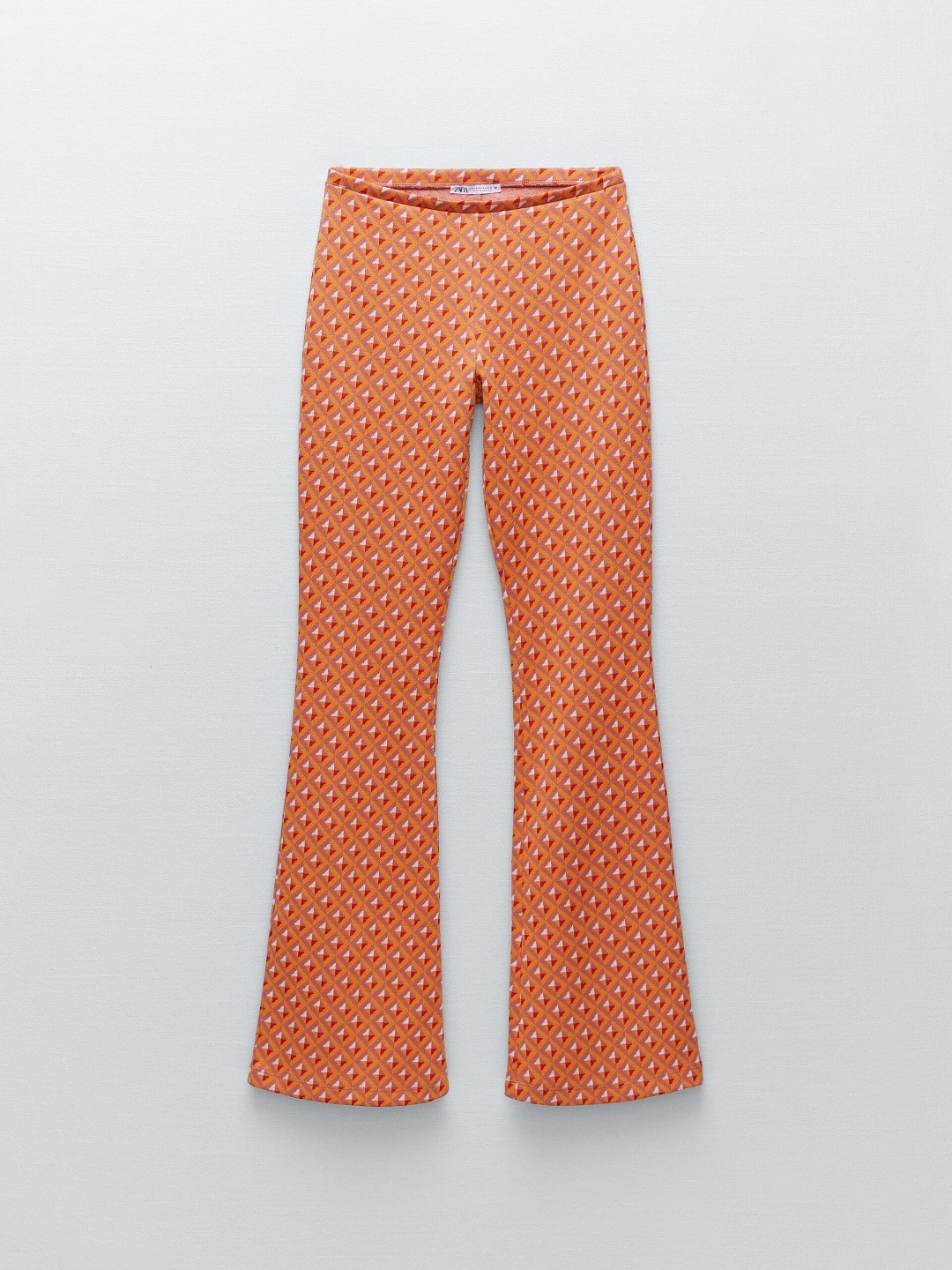 

ZARA Women Trousers, Na