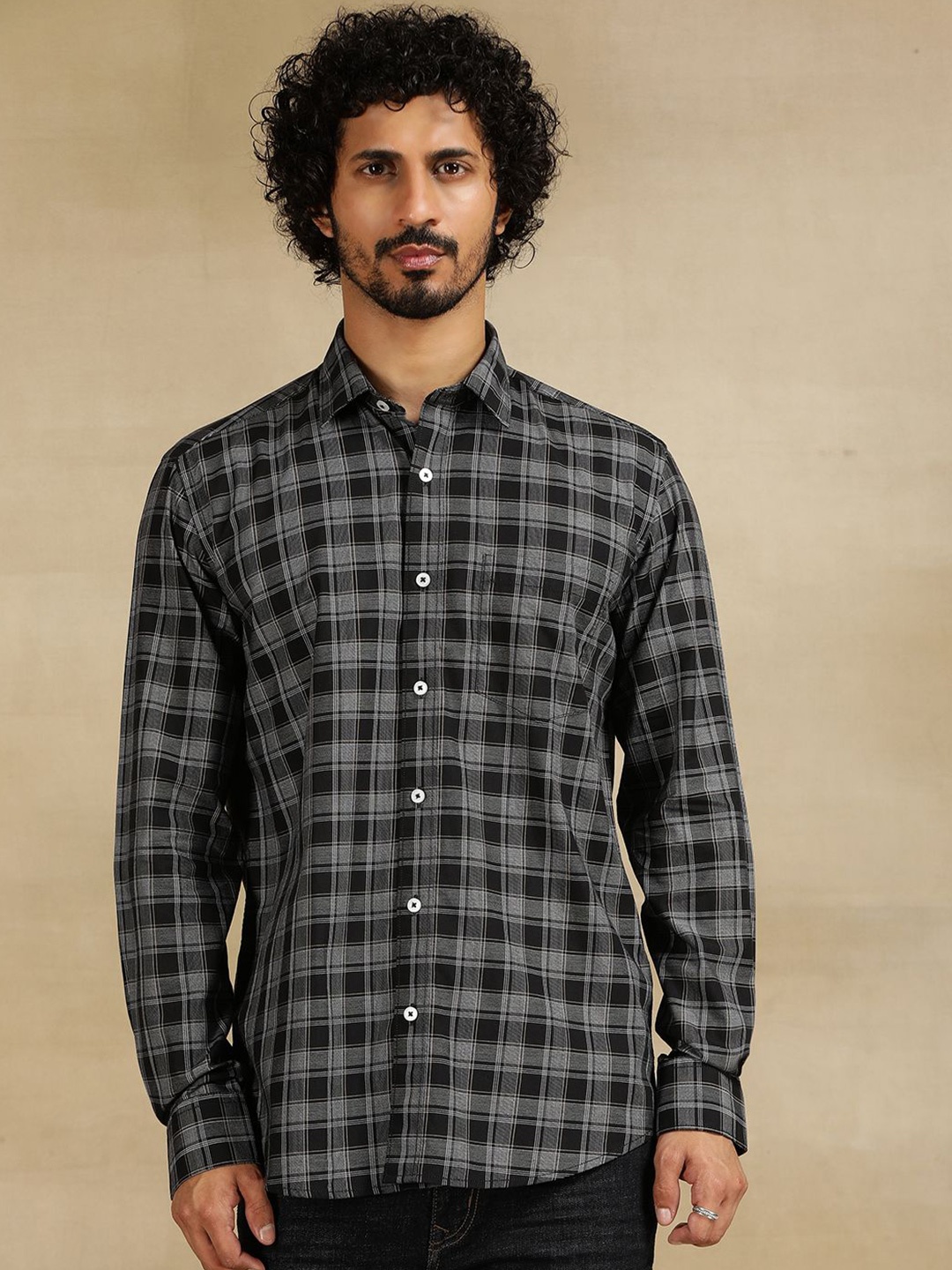 

JADE BLUE Men Cutaway Collar Checked Cotton Casual Shirt, Black