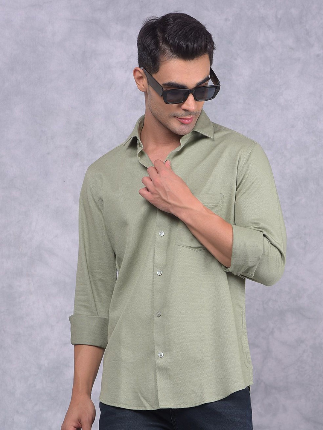 

Crimsoune Club Men Smart Spread Collar Solid Cotton Slim Fit Casual Shirt, Green