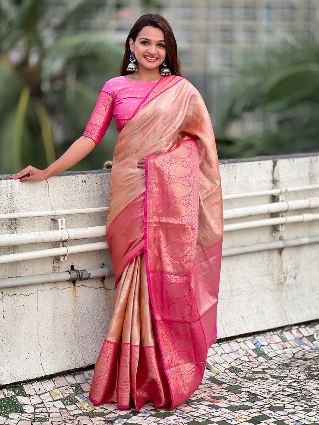 

Ishin Woven Design Zari Kanjeevaram Saree, Pink