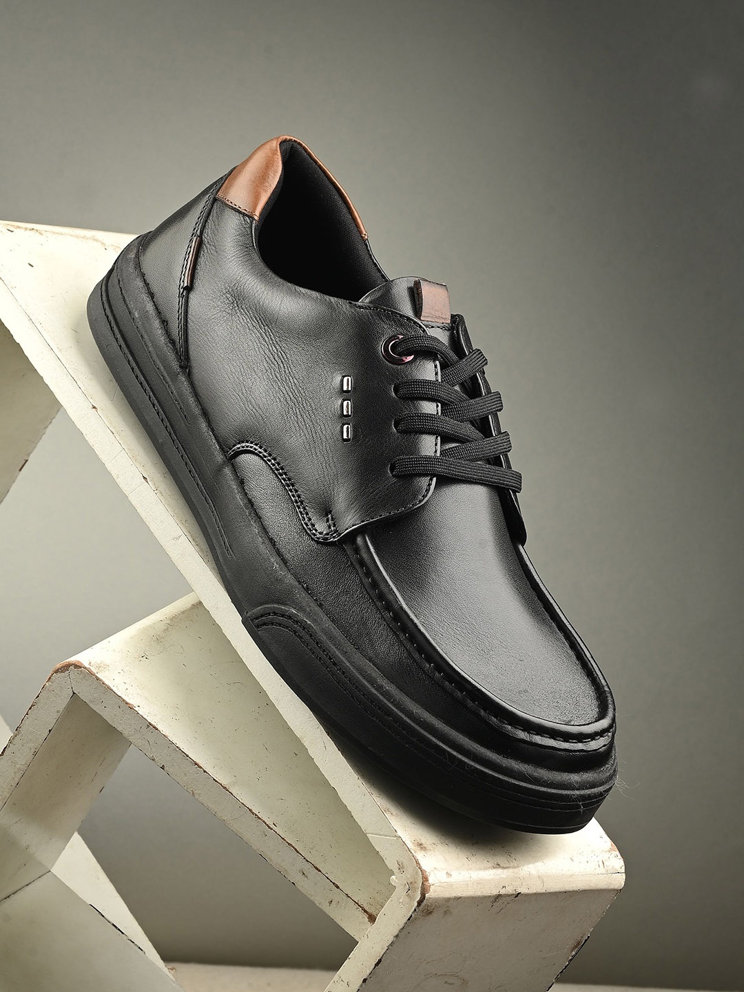 

Egoss Men Aspeerio Moonwalk Leather Casual Sneakers Shoes, Black