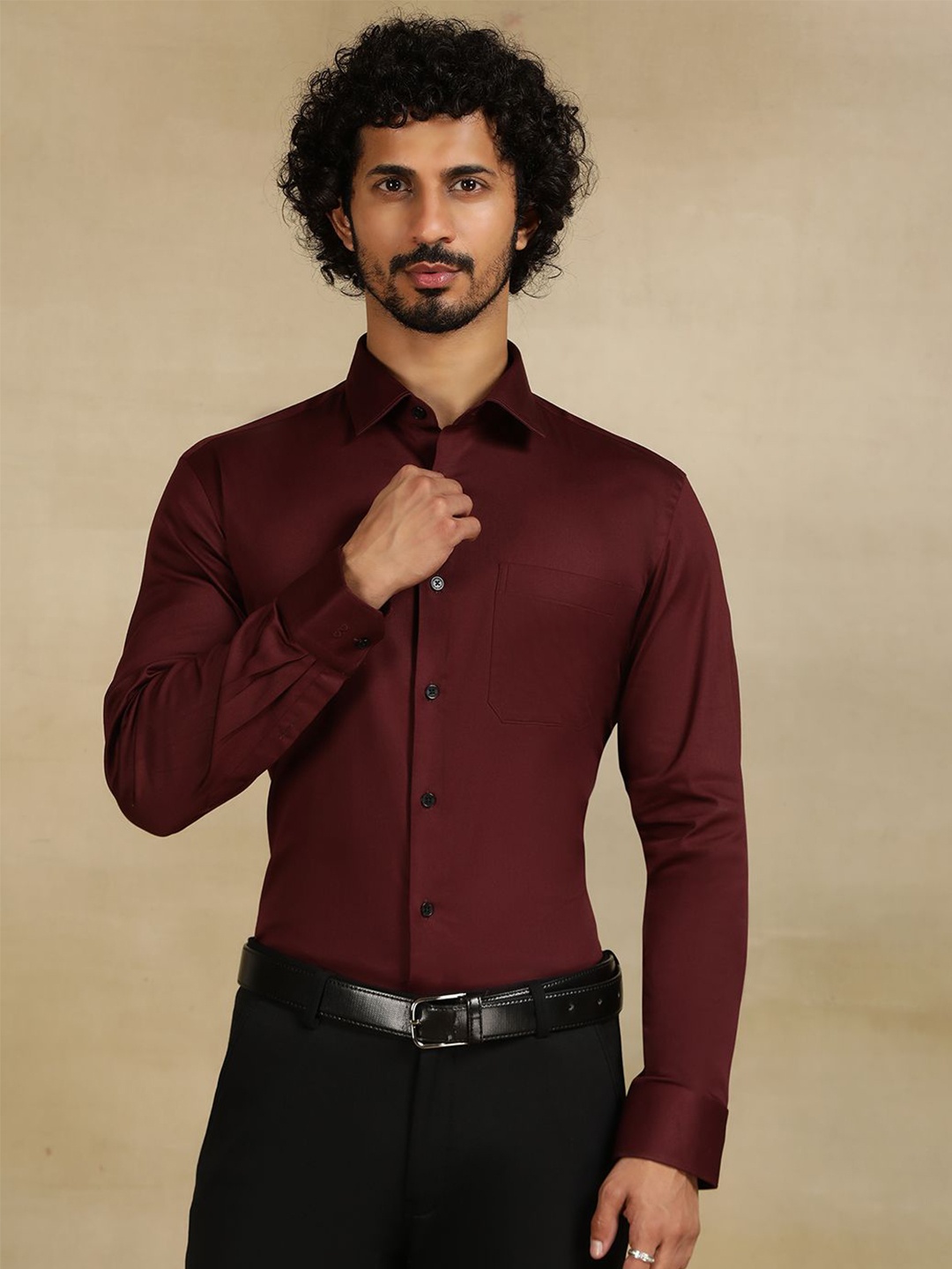 

JADE BLUE Men Cutaway Collar Textured Cotton Slim Fit Formal Shirt, Maroon