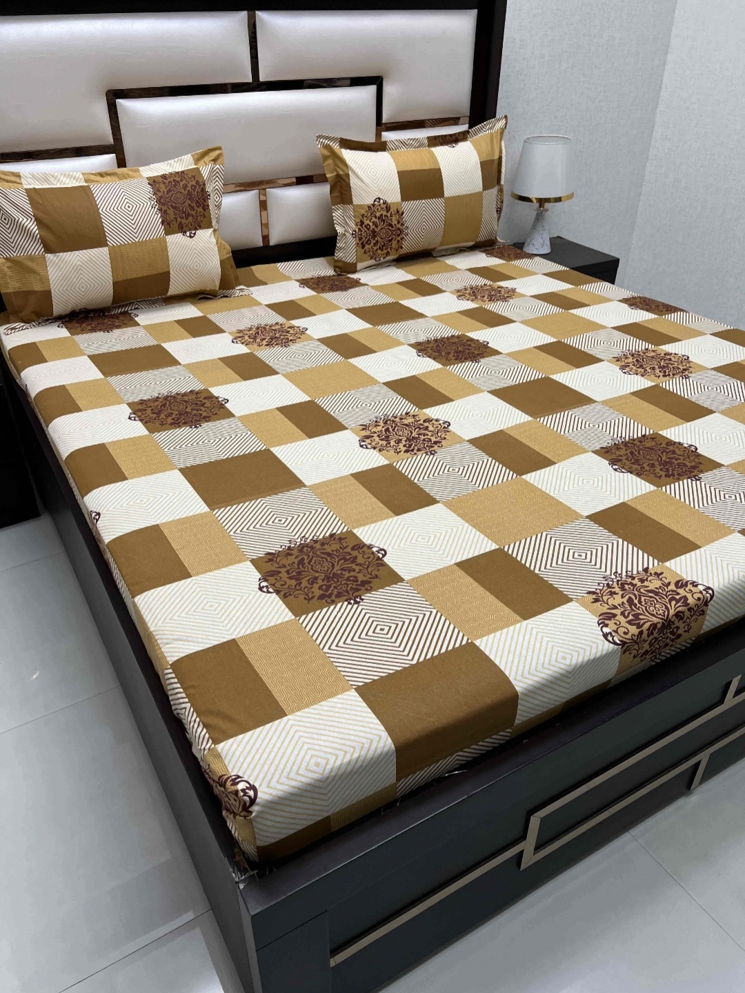 

Pure Decor Brown & White Geometric 260 TC Pure Cotton Queen Bedsheet Set 2.29 m x 2.54 m