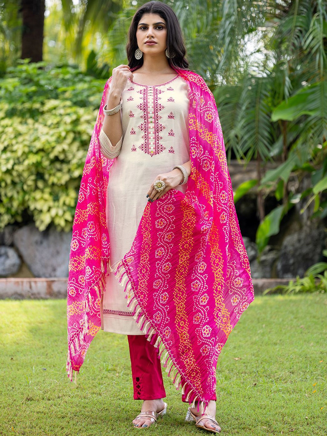 

MITTOO Floral Embroidered Thread Work Straight Kurta with Trousers & Dupatta, Cream