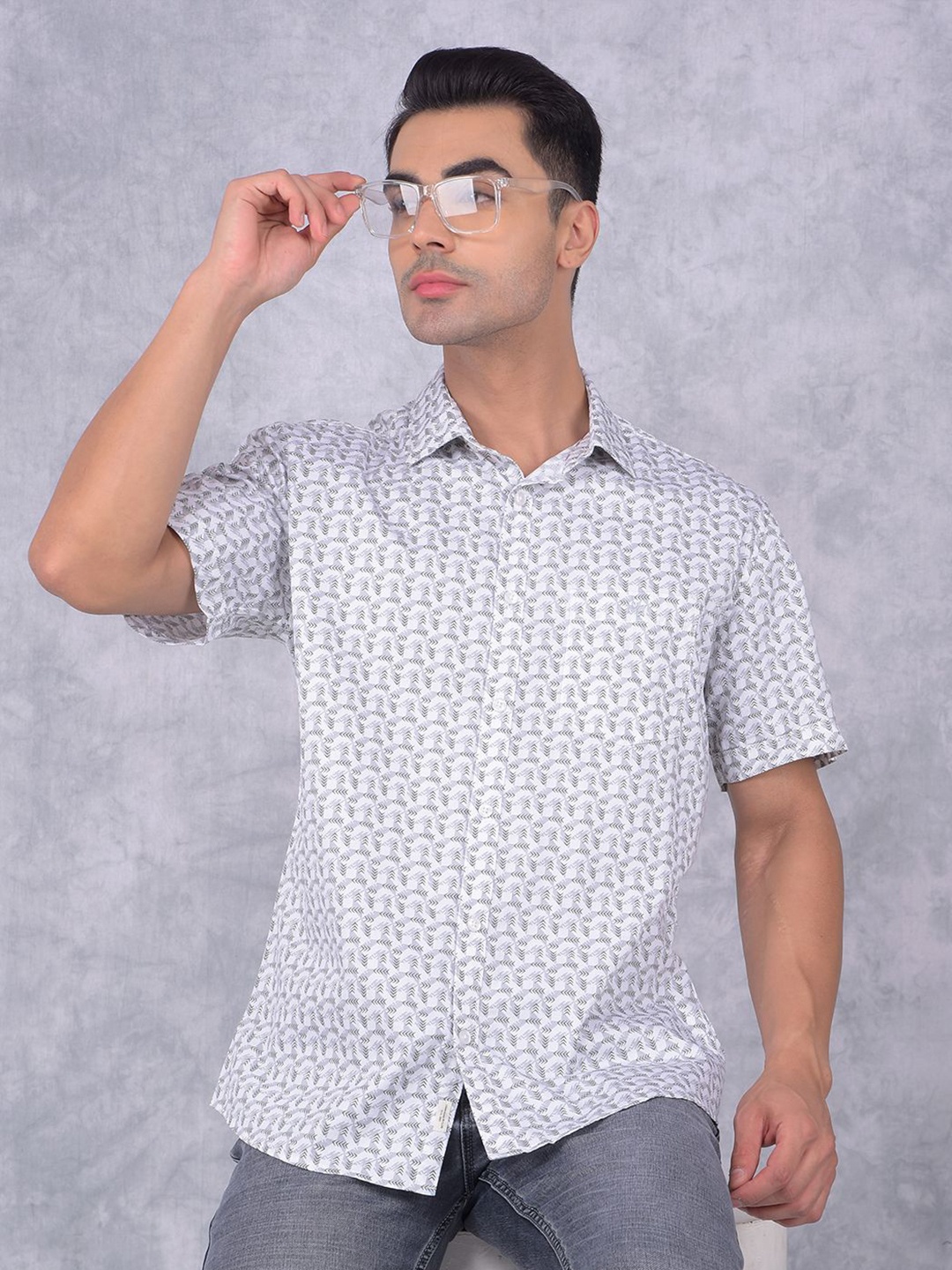 

Crimsoune Club Men Smart Spread Collar Abstract Printed Cotton Casual Shirt, White