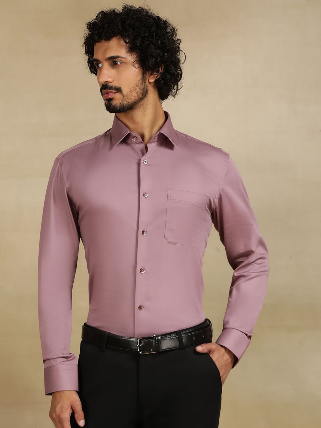 

JADE BLUE Men Cutaway Collar Solid Cotton Slim Fit Formal Shirt, Pink