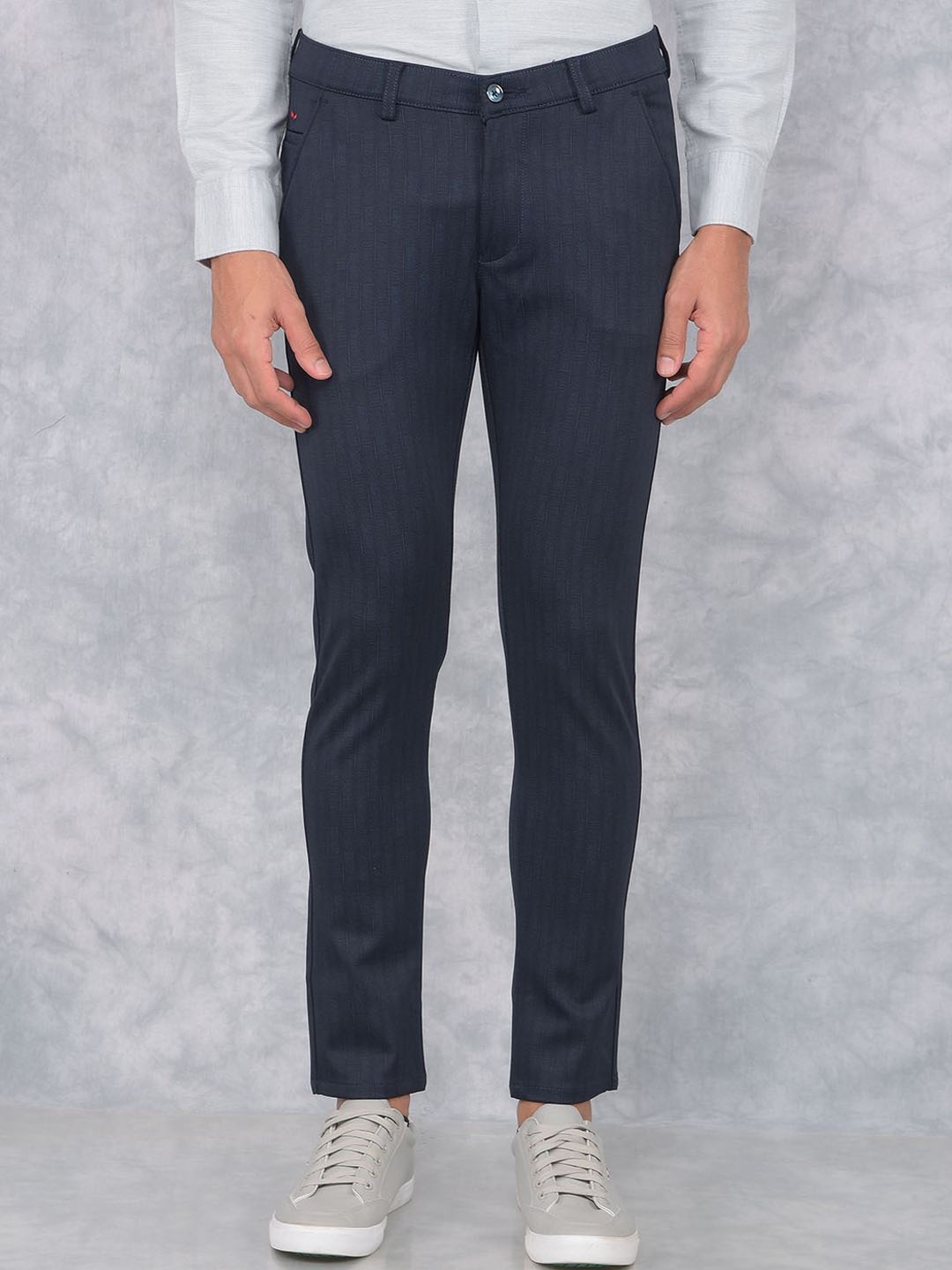 

Crimsoune Club Men Striped Slim Fit Chinos Trousers, Navy blue